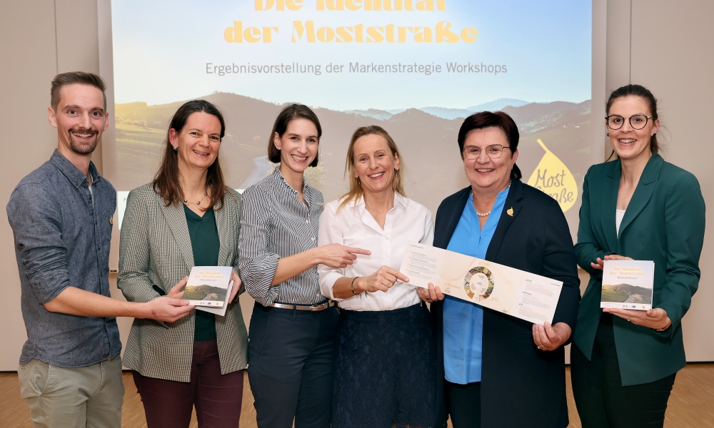 © Agentur…und Punkt  Die neue Markenstrategie der Moststraße wurde gemeinsam mit der Firma petrichor präsentiert.