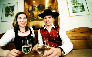 Mostbaron von der Gafring - Alexandra und Johann Hochholzer (copyright weinfranz.at)